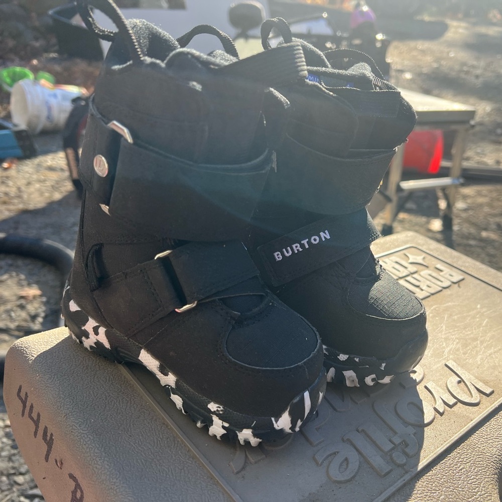 Brand new Burton snowboard boots black
